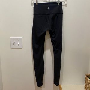 Women’s black lululemon wunder under leggings size 4, excellent condition